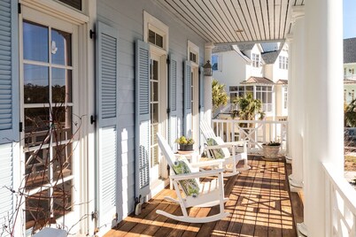 On the Sound 6BR 4.5BA home! Great for large families, 2 living spaces. Hot tub!