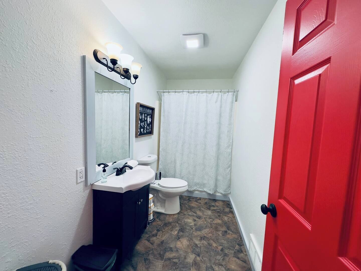 Sèche-cheveux, serviettes fournies