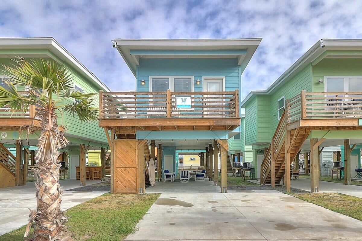 Outdoor Dining | Golf Cart Rental | Bunk Beds