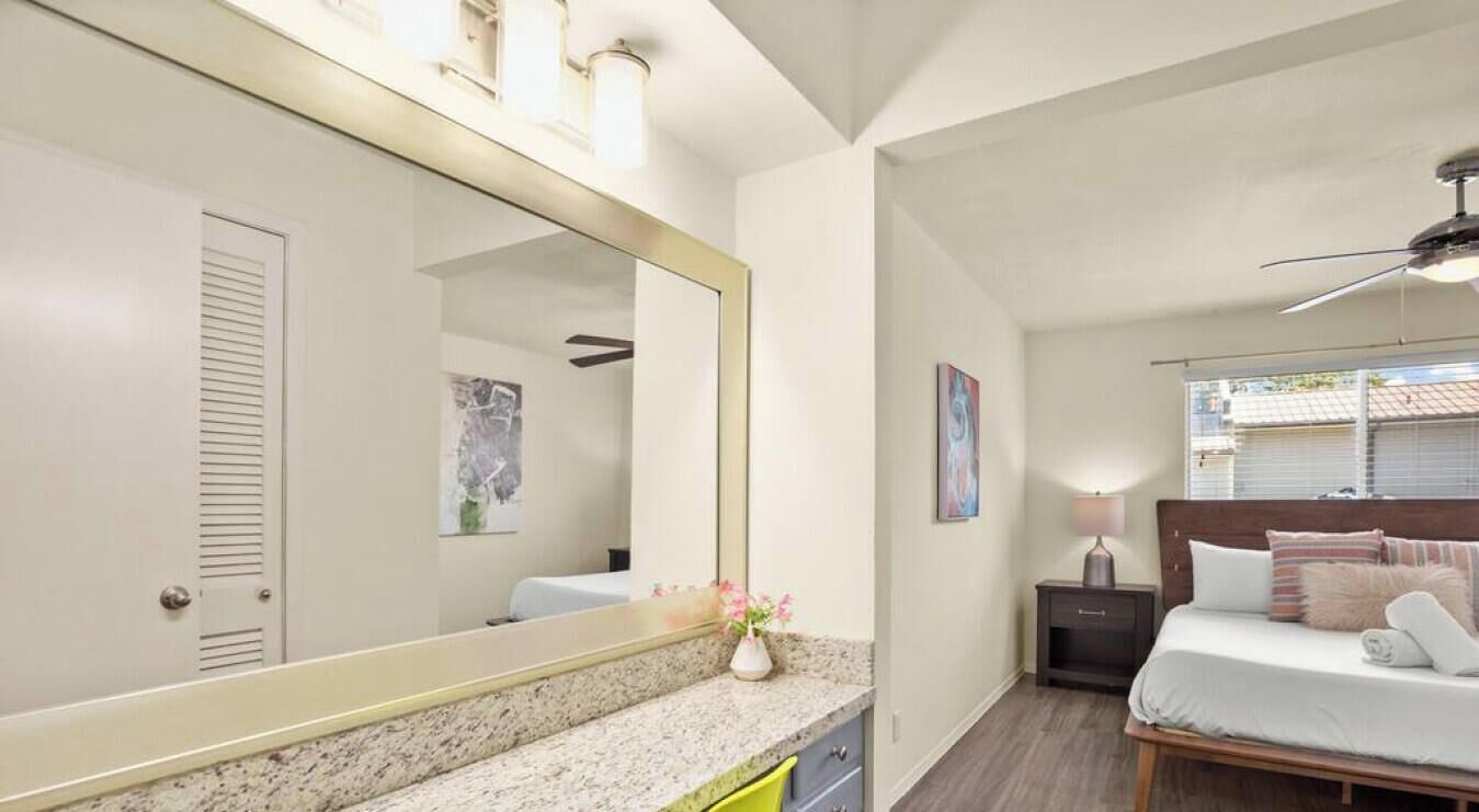 2 soverom, skrivebord, strykejern/-brett og wi-fi (inkludert)