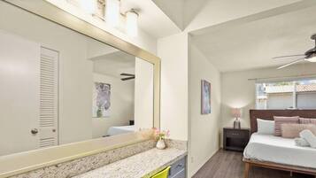 2 habitaciones, escritorio, tabla de planchar con plancha y wifi gratis