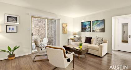 Walk to the Golf Course! 2BD Apt + Pool + Parking