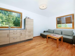 تلفزيون، مدفأة، كرة قدم الطاولة