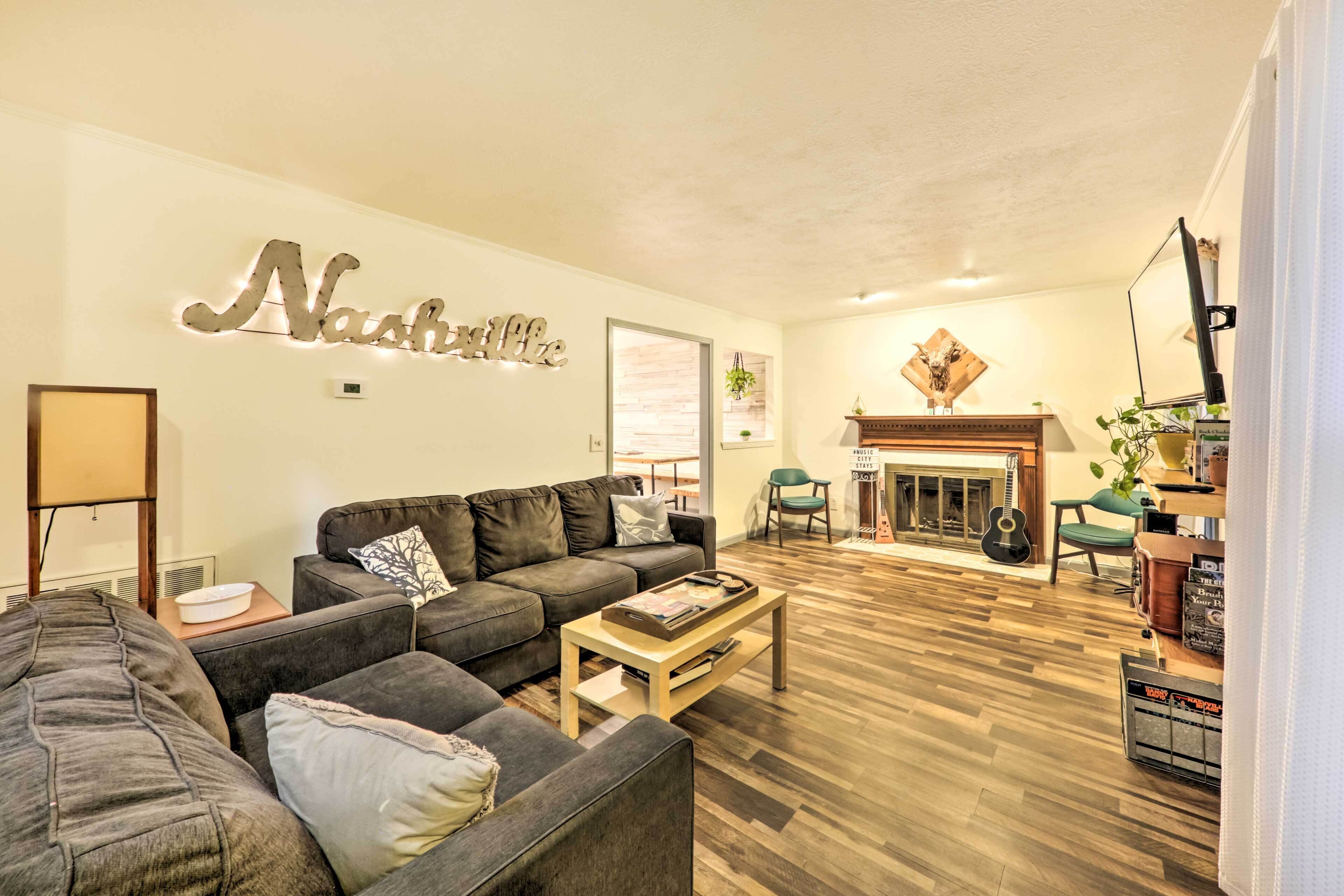 Pet-Friendly Nashville Getaway ~11 Mi to Downtown!