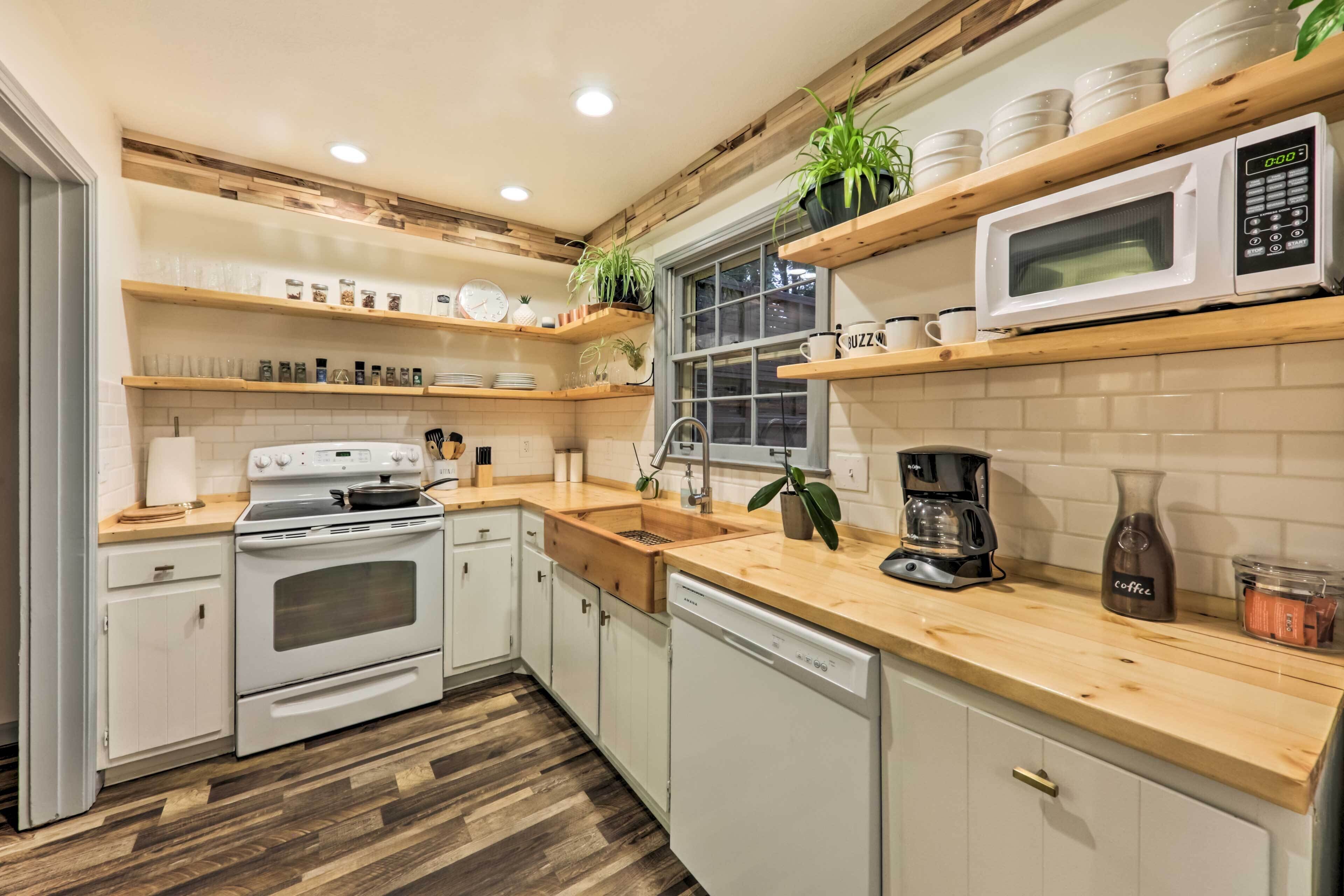 Pet-Friendly Nashville Getaway ~11 Mi to Downtown!