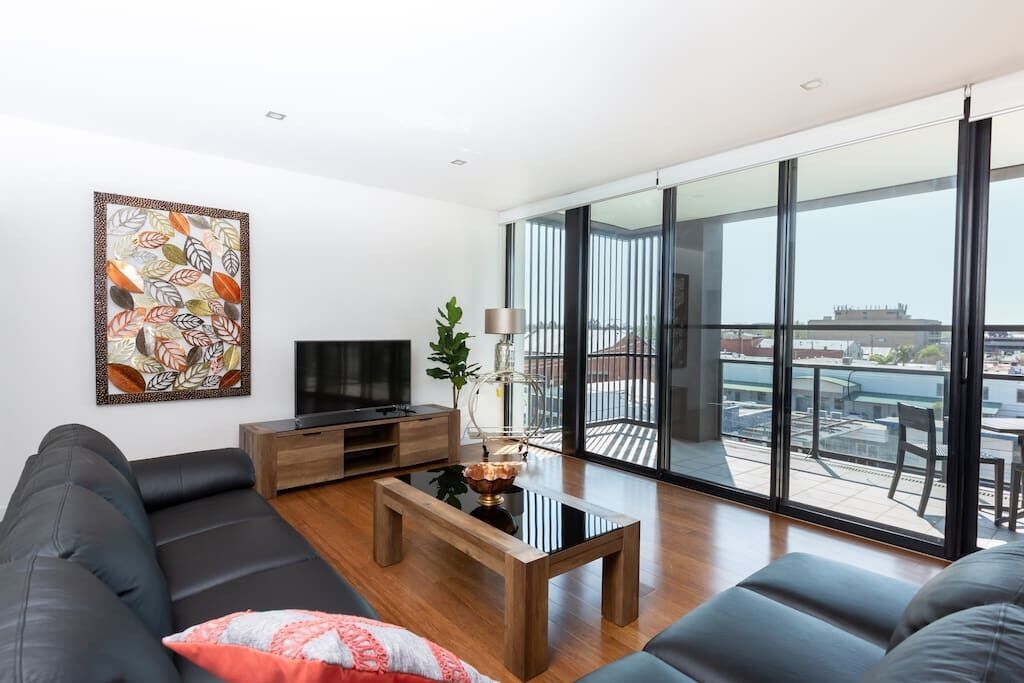B1/301 1 Flinders St · 4 Bedroom Luxury City Penthouse Apartment
