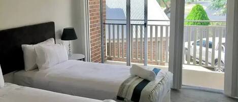 2 makuuhuonetta, silitysrauta/-lauta, ilmainen Wi-Fi, vuodevaatteet