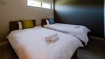 3 bedrooms, desk, free WiFi, bed sheets