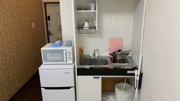 Apartment, Non Smoking | Private kitchen | Fridge, microwave, stovetop, electric kettle