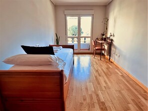 2 Schlafzimmer, Bügeleisen/Bügelbrett, Internetzugang, Bettwäsche