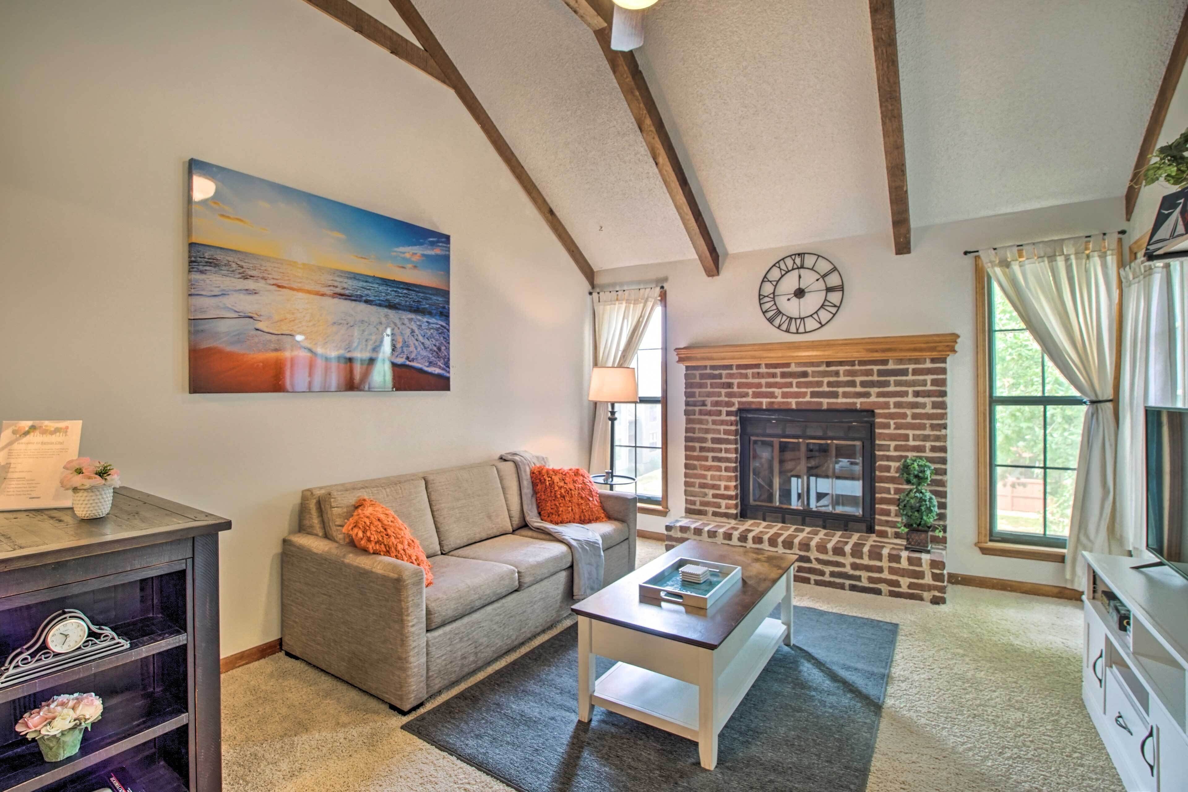 Shawnee Condo < 10 Mi to Downtown Kansas City!