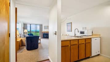 Condo, 1 King Bed (Pinnacle C16) | Interior