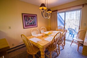 House, Multiple Beds (Woods E4) | Private kitchen