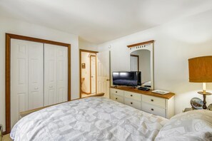 Appartement, Plusieurs lits (Colony Club C12) | 3 chambres, fer et planche à repasser, literie fournie