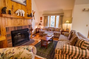 Apartment, Multiple Beds (Colony Club C12) | Living room | Fireplace