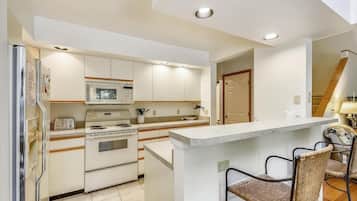 Apartment, Berbilang Katil (Colony Club C12) | Dapur peribadi | Ketuhar, pembakar roti