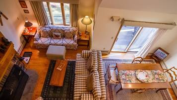 3 bedrooms, iron/ironing board, bed sheets