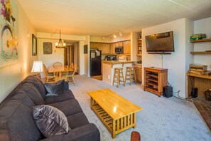 Condo, Multiple Beds (Pinnacle E23) | Living room