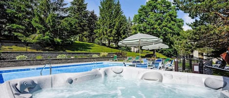 Condo, 1 grand lit et 1 canapé-lit (Pinnacle F21) | Piscine | Piscine intérieure, piscine extérieure