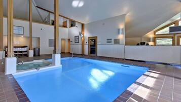 Una piscina techada