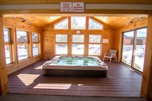 Apartment (Trail Creek 05) | 1 bedroom, bed sheets