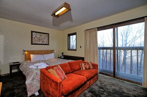 House, Multiple Beds (Happy Trails)