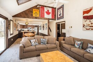 House, Multiple Beds (Happy Trails) | Living room