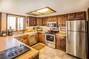 House, Multiple Beds (Happy Trails) | Private kitchen