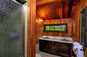 Bathroom - Mountainside Lodge (Killington)
