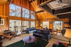 Hus - flera sängar (Mountainside Lodge) | Interiör