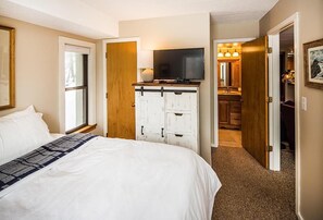 公寓客房, 多張床 (Pinnacle F8) | 2 間臥室、熨斗/熨衣板、床單