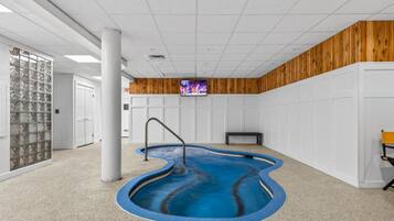 Condo, 1 King Bed with Sofa bed (Pinnacle E08) | Interior