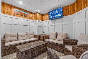 Interior - Pinnacle E08 (Killington)