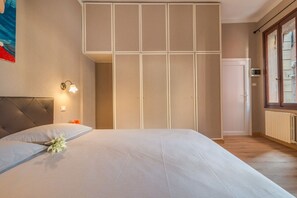 3 bedrooms, iron/ironing board, WiFi - Family Colours close to @Rialto Mercato (Venezia)