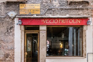 Exterior detail - Family Colours close to @Rialto Mercato (Venezia)