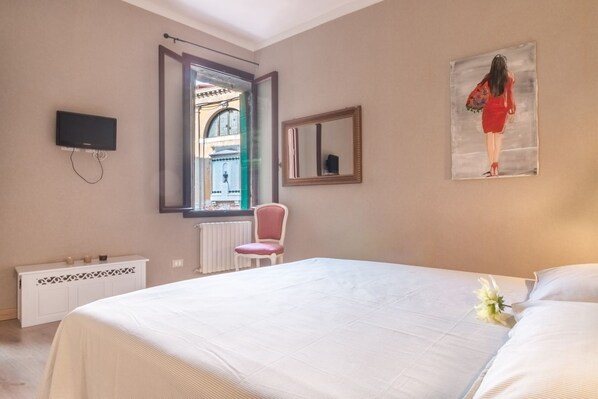 3 bedrooms, iron/ironing board, WiFi
