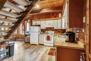 House, Multiple Beds (Hemlock Ridge 1D) | Private kitchen | Fridge, microwave, stovetop, dishwasher - Hemlock Ridge 1D (Killington)