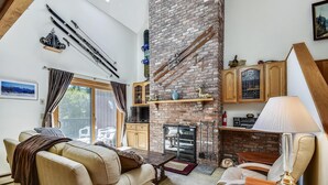 House, Multiple Beds (Colony Club E23) | Living area - Colony Club E23 (Killington)