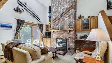 House, Berbilang Katil (Colony Club E23) | Ruang tamu