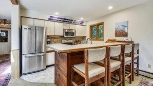 House, Multiple Beds (Colony Club E23) | Private kitchen - Colony Club E23 (Killington)