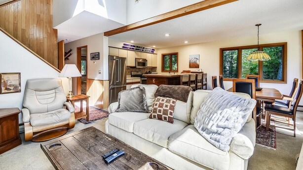 House, Multiple Beds (Colony Club E23) | Living area - Colony Club E23 (Killington)