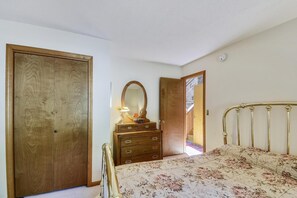 Room - Colony Club E23 (Killington)