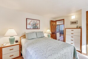 Condo, 1 Queen Bed with Sofa bed (Sunrise Cambridge 101) | 1 bedroom, iron/ironing board, WiFi, bed sheets - Sunrise Cambridge 101 (Killington)