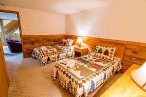 Hus, flere senger (Hideout Chalet) | 5 soverom, strykejern/-brett og sengetøy