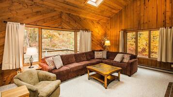 House, Multiple Beds (Hideout Chalet) | Living room | Flat-screen TV, fireplace, ping pong