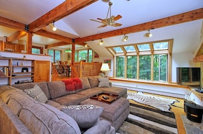 House, Multiple Beds (Lakewood Lodge) | Living area - Lakewood Lodge (Killington)