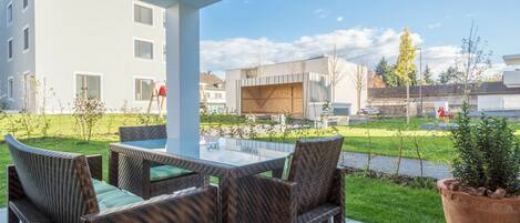 屋外ダイニングエリア