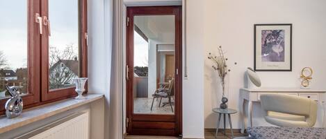 3 室のベッドルーム、アイロン / アイロン台、WiFi (無料)、ベッドシーツ