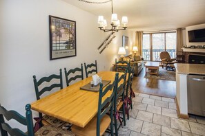 Dining - Pinnacle B20 (Killington)