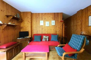 Living area - Sweet Home full-featured apartment with direct access to the ski slopes (valtournenche)